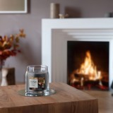 Yankee Candela Crackling Embers candela di cera Cilindro Legno Grigio 1 pz