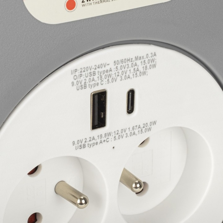 Montis Prolunga domestica avvolgibile con USB 10m MT188 2 AC outlet(s)