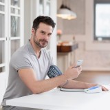 Misuratore di pressione da braccio Medisana BU 584 connect