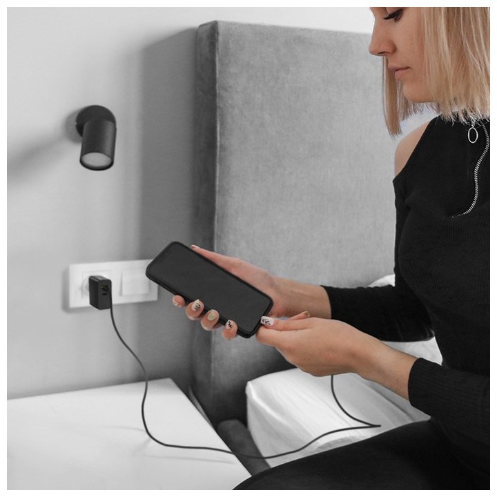 Qoltec 52381 Caricabatterie superrapido PD | 1xUSB-C | 1xUSB| 90W | 5-20V | 2.4-4.35A | nero