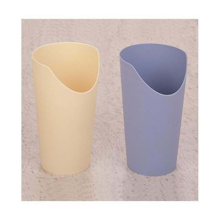 Tazza con ritaglio