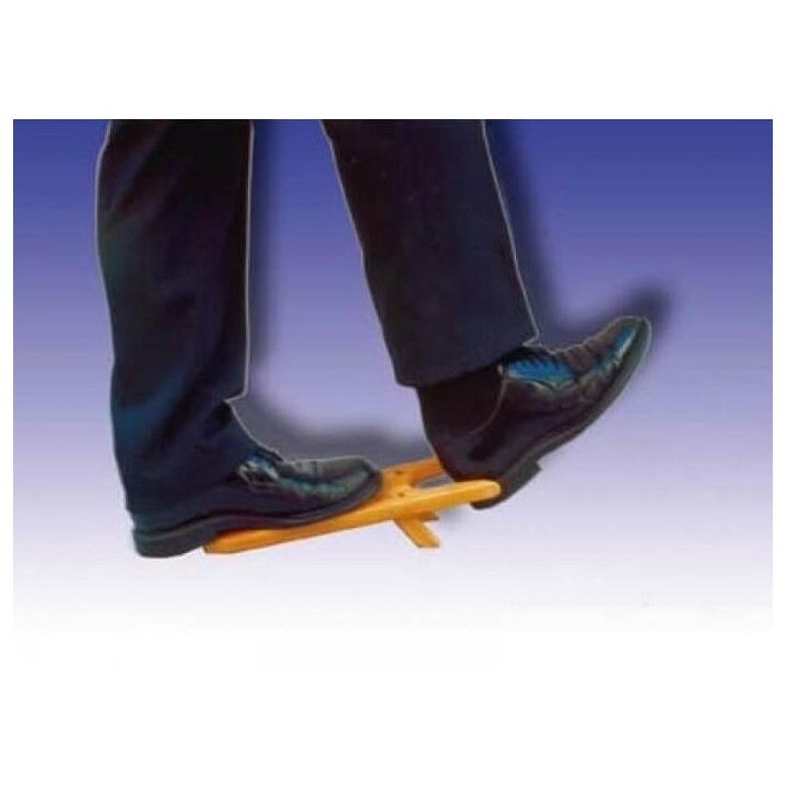 Dispositivo per togliere le scarpe