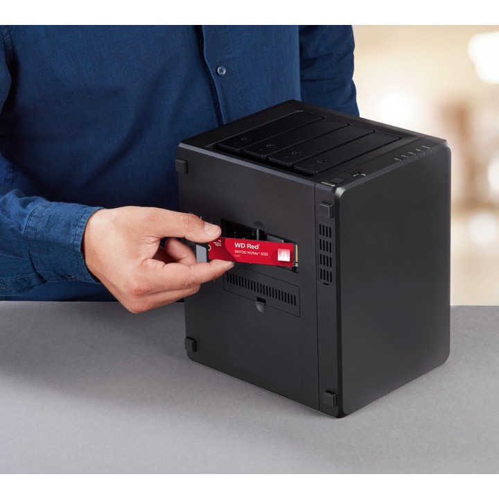 Western Digital Rosso WD ™ SN700 NVMe™ POWERED BY SANDISK 2 TB