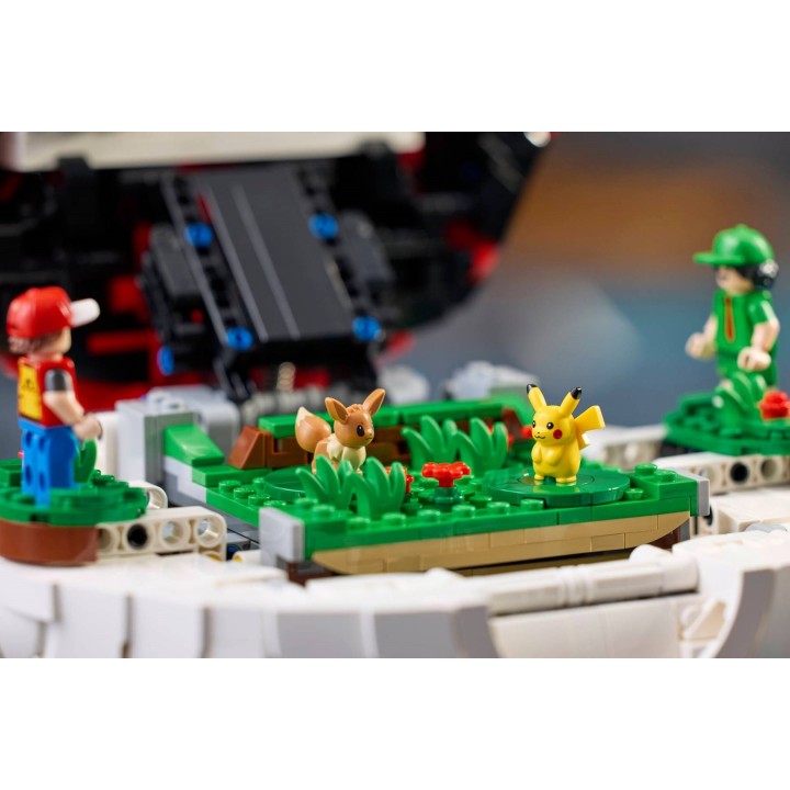 LEGO POKÉMON 72154 Iconic Trainer Moments Poké Ball