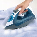 Ferro da stiro con vapore Black+Decker BXIR2200E (2200W)