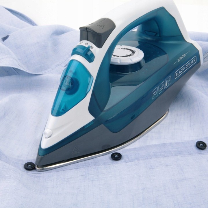 Ferro da stiro con vapore Black+Decker BXIR2200E (2200W)
