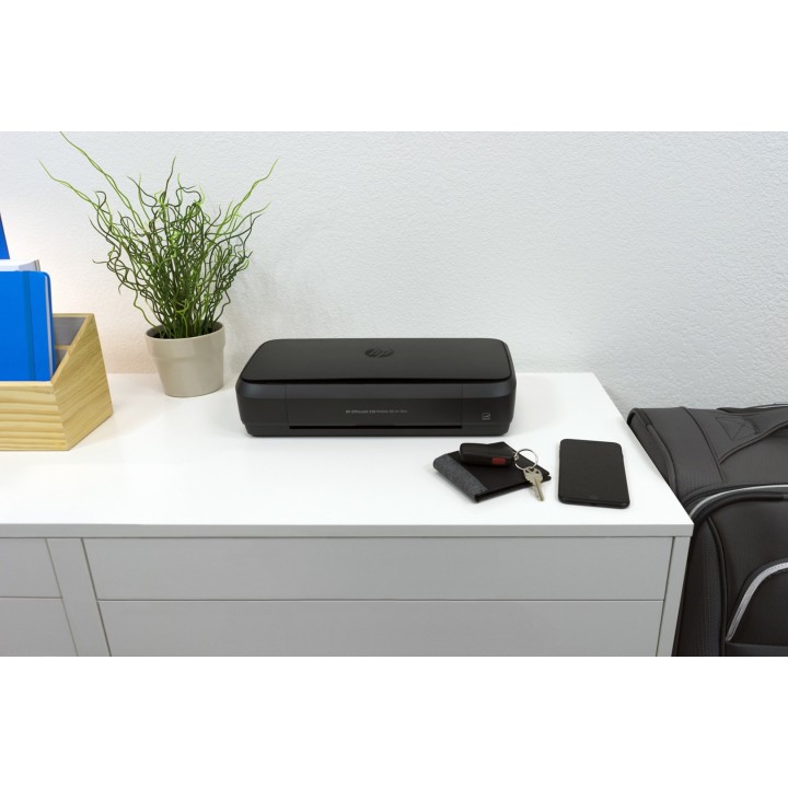 HP OfficeJet Stampante multifunzione color wireless Mobile 250 fotocopiatrice scanner